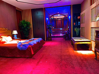 <strong>联系客服</strong>